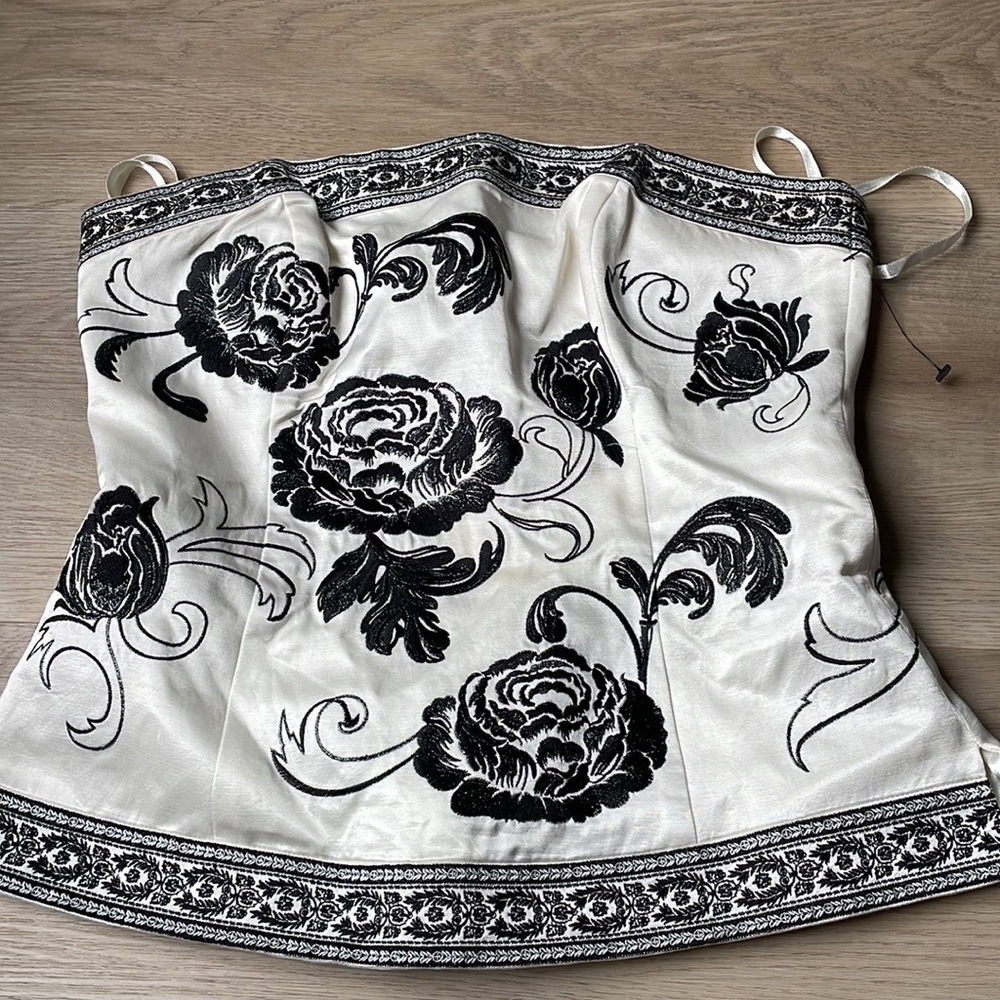 Corset Top Size 4 White And Black.